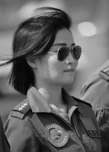 ​“金孔雀”余旭：首位驾驶歼10女飞行员，30岁牺牲36万人捧花送别