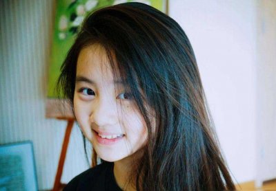 ​岳云鹏大女儿罕见露面，学小提琴后气质大变，与爹不同尽显高雅范