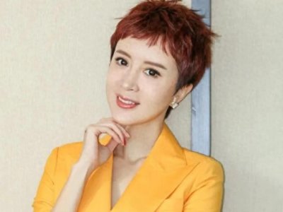 ​金巧巧48岁再登杂志封面，优雅魅力历久弥新