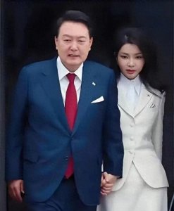 ​韩国总统弹劾案举行第九轮辩论，尹锡悦会主动辞职吗？