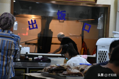 到陕西必吃的一种当地小吃—羊肉泡馍！顺便听一下羊肉泡馍的来历