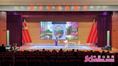 ​菏泽：一场别样生动的戏曲表演 两夹弦唱响演播厅
