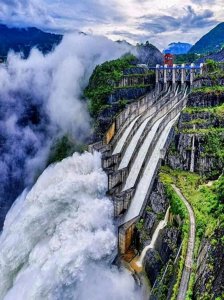 ​三峡大坝：守护中华大地的钢铁长城