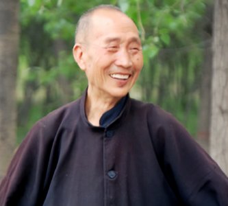 ​隐居嵩山的少林宗师，被人称为少林活拳谱，他否认释永信不会武功