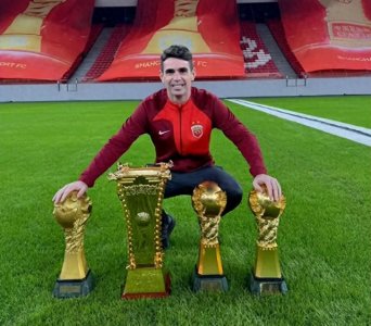 ​33岁巴西球星奥斯卡，来中国踢球后狂赚12亿，网友：接受不了落差