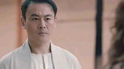 ​李解：凭林平之出道，因《尘埃落定》出圈，47岁仍单身成父母心