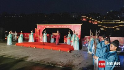 ​祈福放河灯 欢喜闹元宵 四川泸州第二届元宵放灯活动“热辣滚烫”