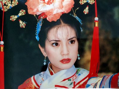 ​44岁赵薇：出道25年成为影后和女导演，琼瑶笔下最传奇女主角