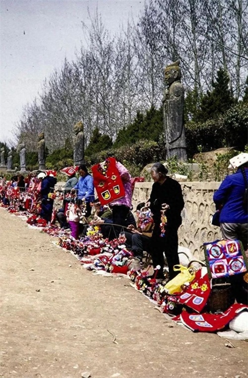 80年代乾陵：专家称地宫至少有500吨文物，郭沫若提议发掘被否决